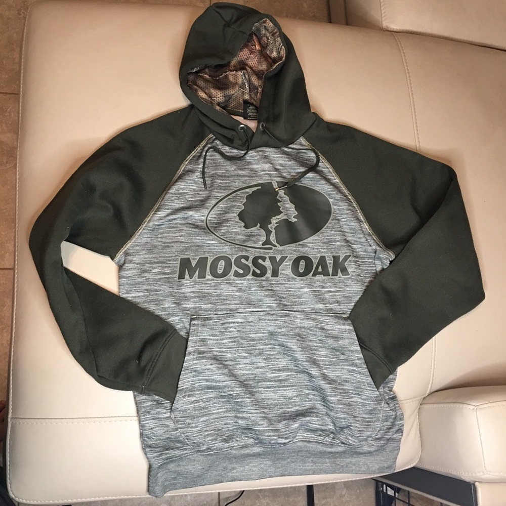 Men’s green Mossy Oak size small hoodie
